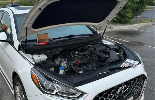 Hood opened the hyundai sonata.